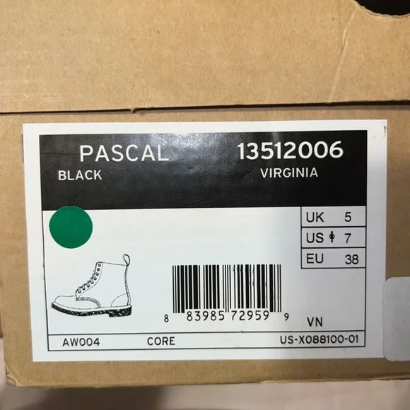 Doc Marten black boots great condition - Picture 4 of 4